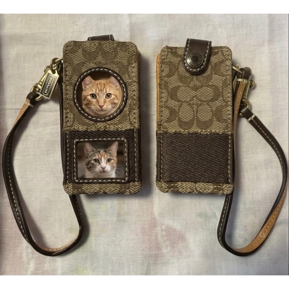 Coach Signature‎ Khaki Brown Monogram Canvas Photo Bag Charm IPod Nano Wristlet